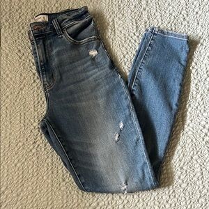Abercrombie & Fitch Women’s Blue Distressed Skinny Jeans Super stretchy EUC
